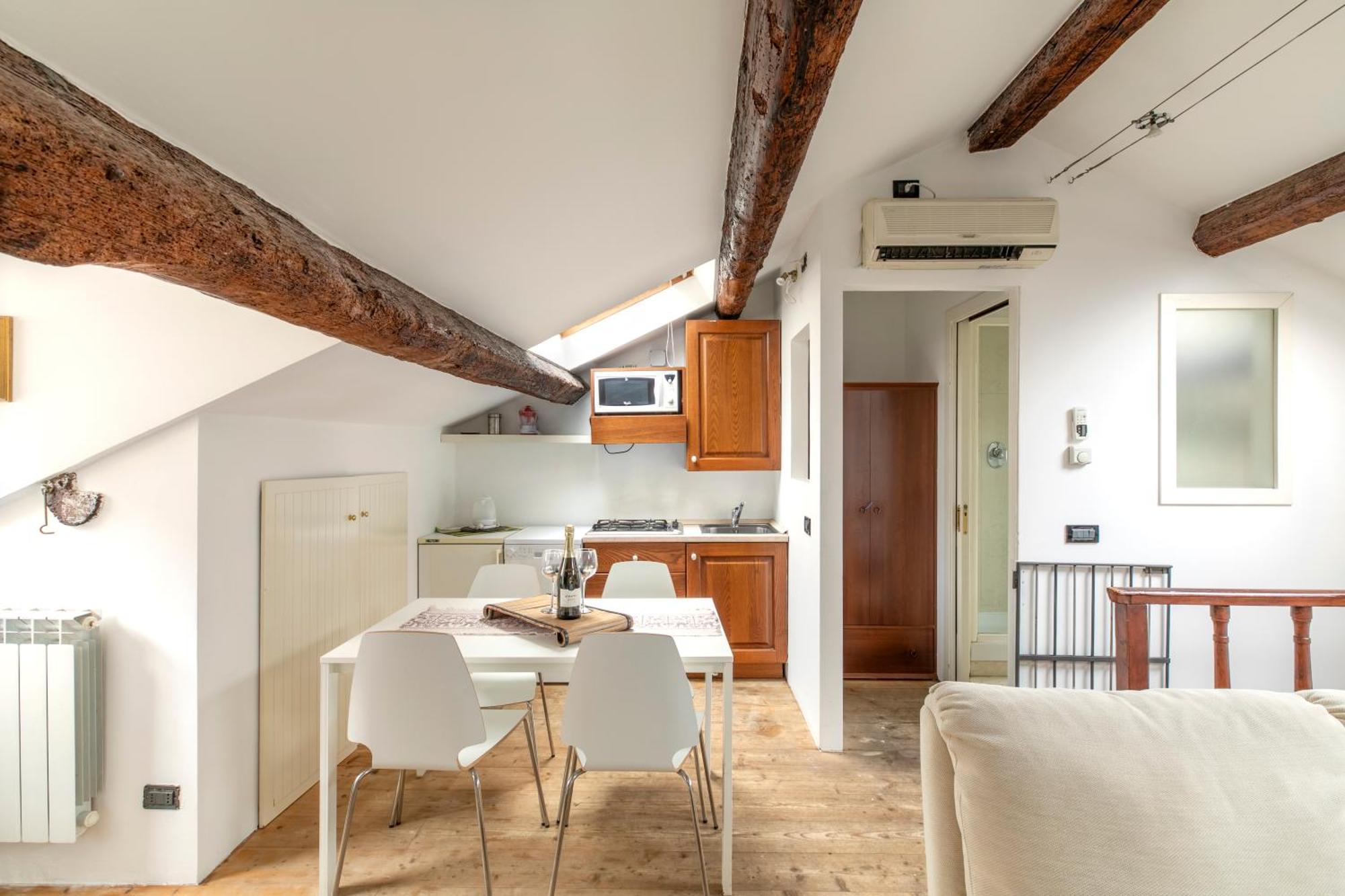 Nice Lovely Attic For 4 Person With Wifi - A/C Veneţia Exterior foto