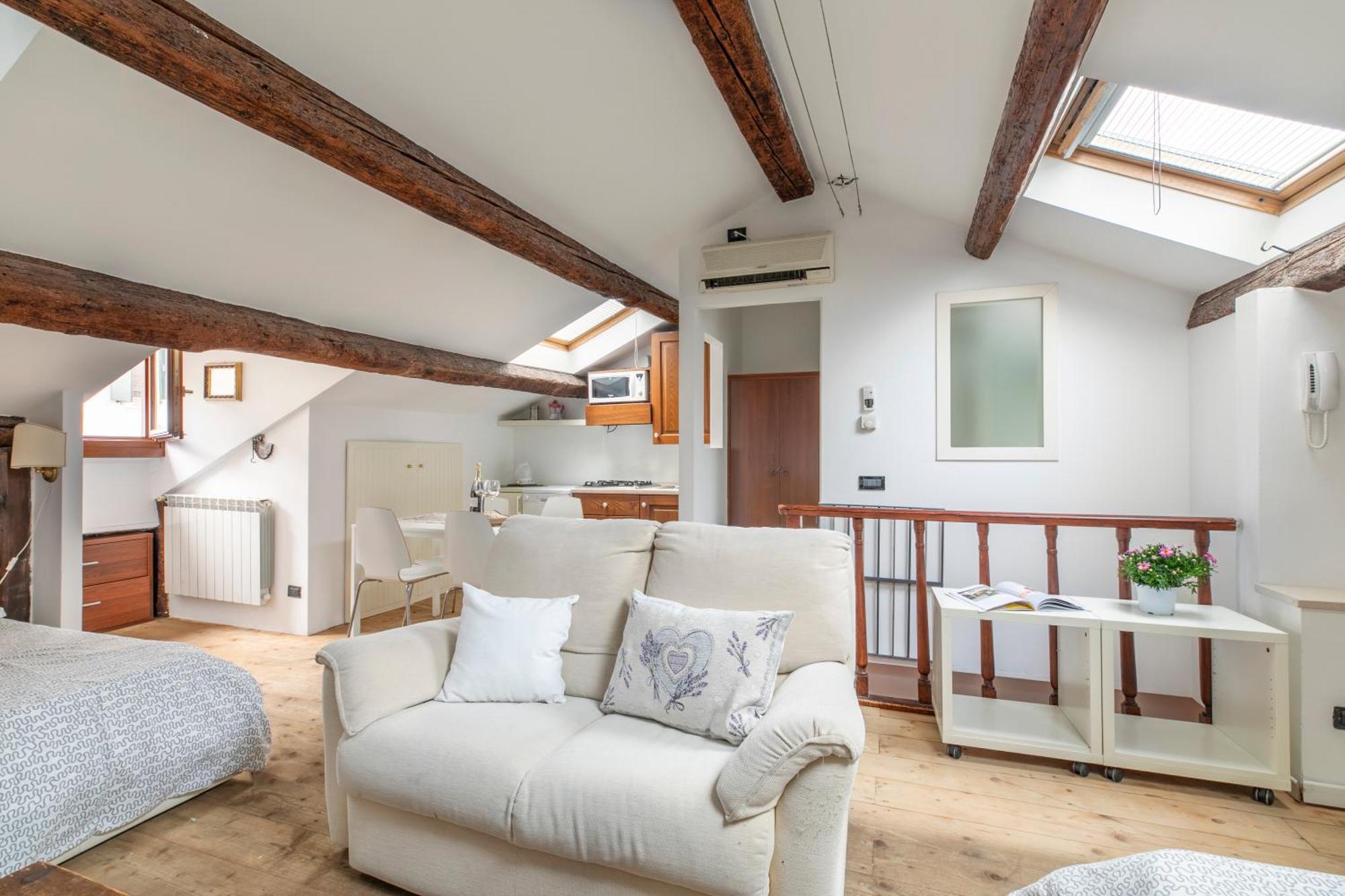 Nice Lovely Attic For 4 Person With Wifi - A/C Veneţia Exterior foto